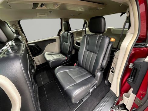 Used 2013 Chrysler Town & Country Touring-L w/ Premium Group FWD image 21