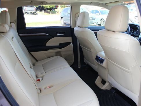 Used 2018 Toyota Highlander Limited AWD/4WD image 25