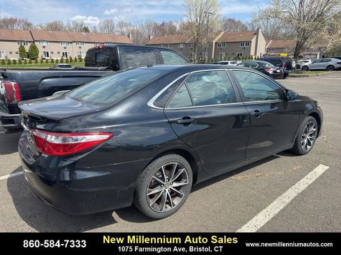 Used 2015 Toyota Camry XSE w/ Moonroof Package image 4