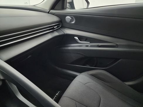 Used 2024 Hyundai Elantra SE image 13