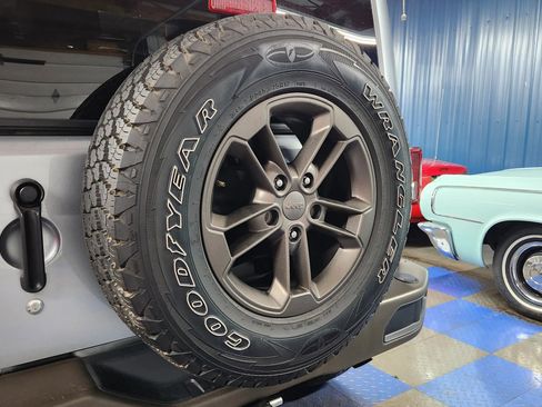 Used 2017 Jeep Wrangler Sahara image 61