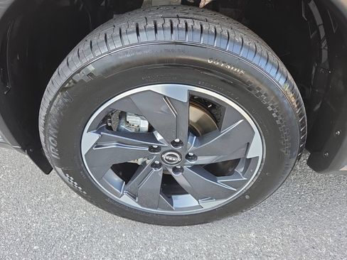 Certified 2025 Nissan Rogue SV FWD image 15