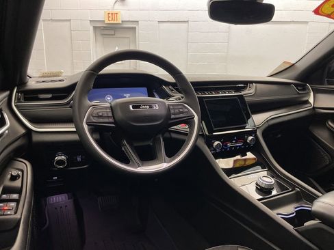 Certified 2023 Jeep Grand Cherokee Altitude image 12