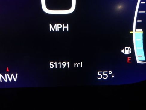 Used 2024 Chrysler Pacifica Touring-L image 17