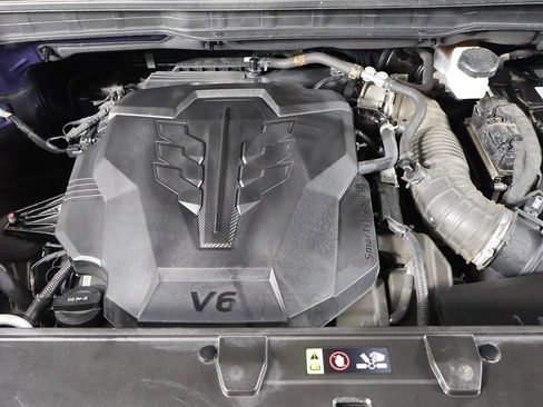 Used 2024 Kia Carnival LX image 19