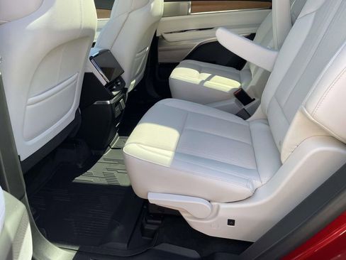 New 2026 Cadillac Vistiq Sport w/ LPO, Floor Liner Package image 12