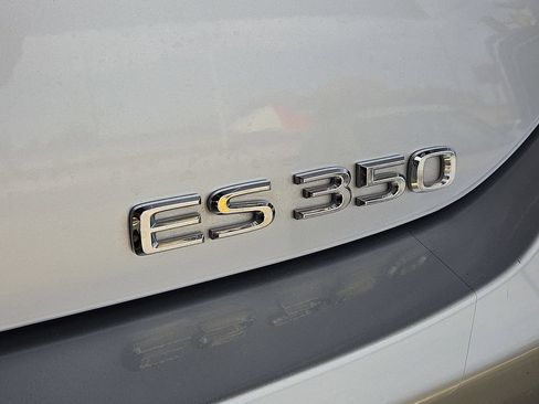 Used 2023 Lexus ES 350 w/ Premium Package FWD image 11