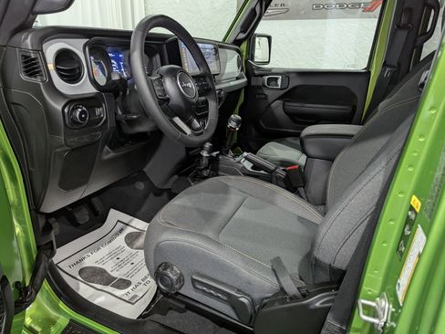 Used 2025 Jeep Wrangler Unlimited Sport AWD/4WD image 13