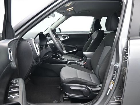 Used 2025 Kia Soul LX w/ LX Technology Package FWD image 22