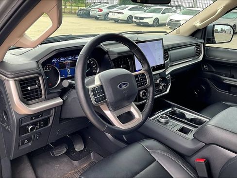 Used 2024 Ford Expedition XLT RWD image 16