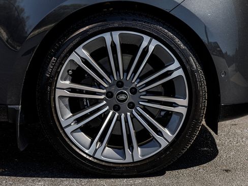 Used 2025 Land Rover Range Rover Long Wheelbase Autobiography image 16