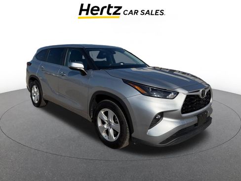 Used 2025 Toyota Highlander LE image 1