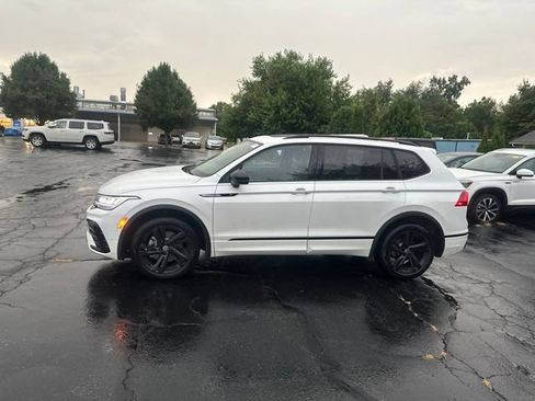 Used 2023 Volkswagen Tiguan SE R-Line AWD/4WD image 4