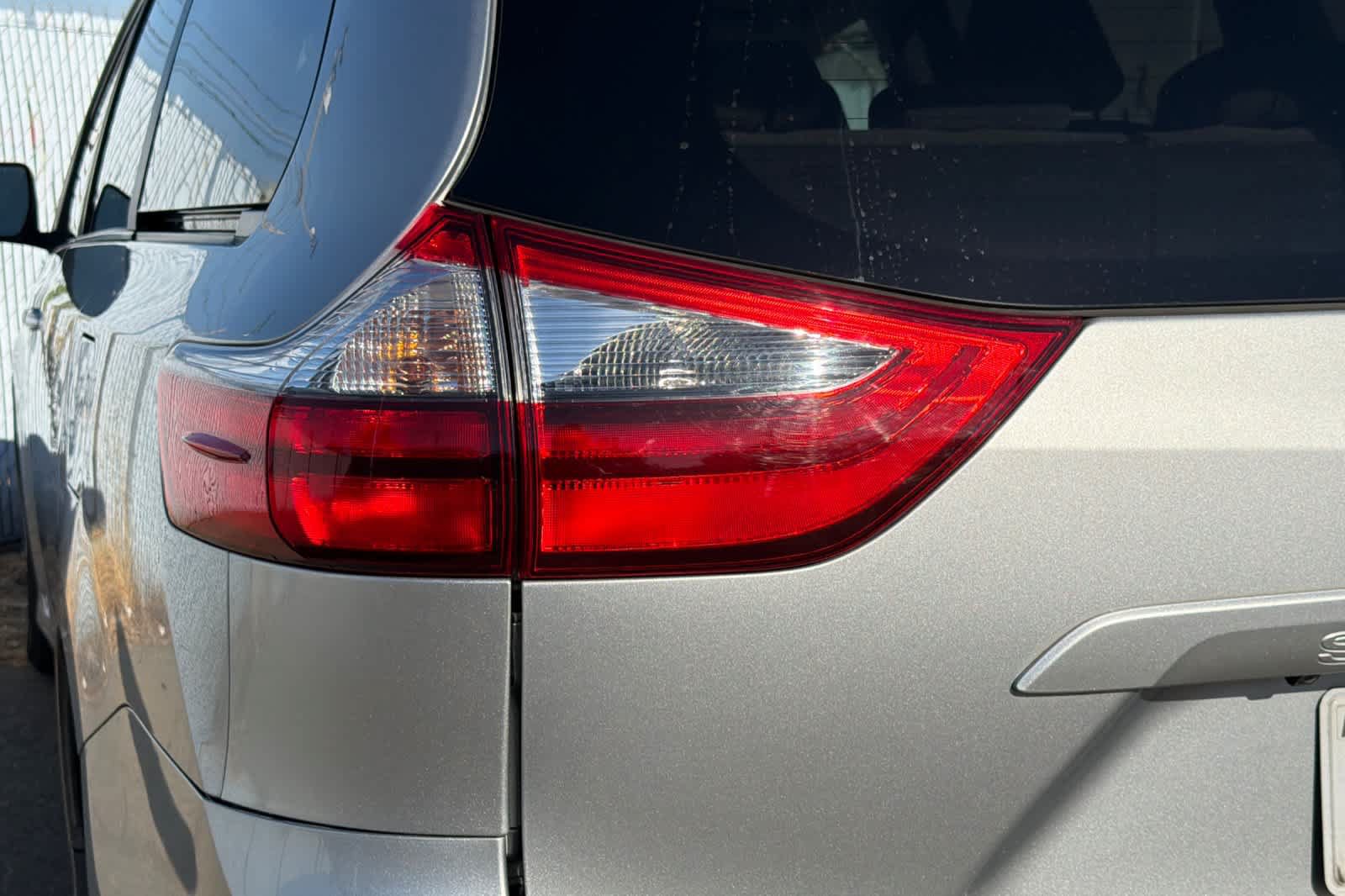 Used 2020 Toyota Sienna LE w/ LE Preferred Package FWD image 23