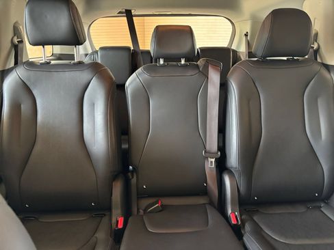 Used 2026 Kia Carnival FWD image 36