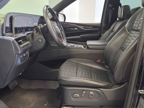 Used 2023 Cadillac Escalade Sport Platinum w/ LPO, ONYX Package AWD/4WD image 13