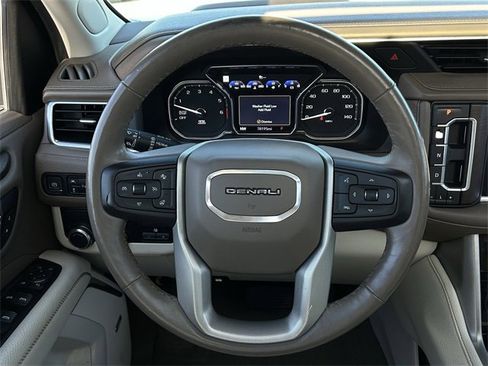 Used 2021 GMC Yukon XL Denali w/ Denali Premium Package image 14