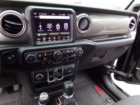 Used 2023 Jeep Gladiator Overland w/ Cold Weather Group image 45