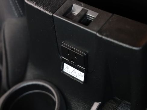 Used 2016 Jeep Wrangler Unlimited Rubicon w/ Connectivity Group AWD/4WD image 23