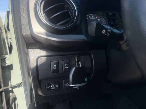 Used 2023 Toyota Tacoma TRD Off-Road w/ Advanced Technology Package AWD/4WD image 14