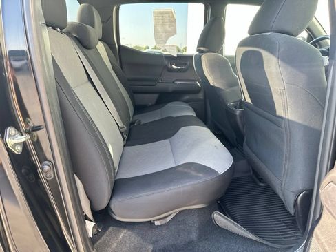 Used 2020 Toyota Tacoma TRD Sport w/ Technology Package AWD/4WD image 27