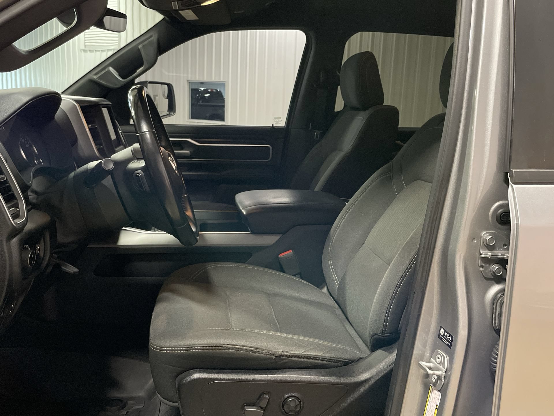 Used 2021 RAM 1500 4x4 Crew Cab image 15
