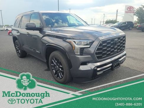 Used 2024 Toyota Sequoia Platinum AWD/4WD image 4