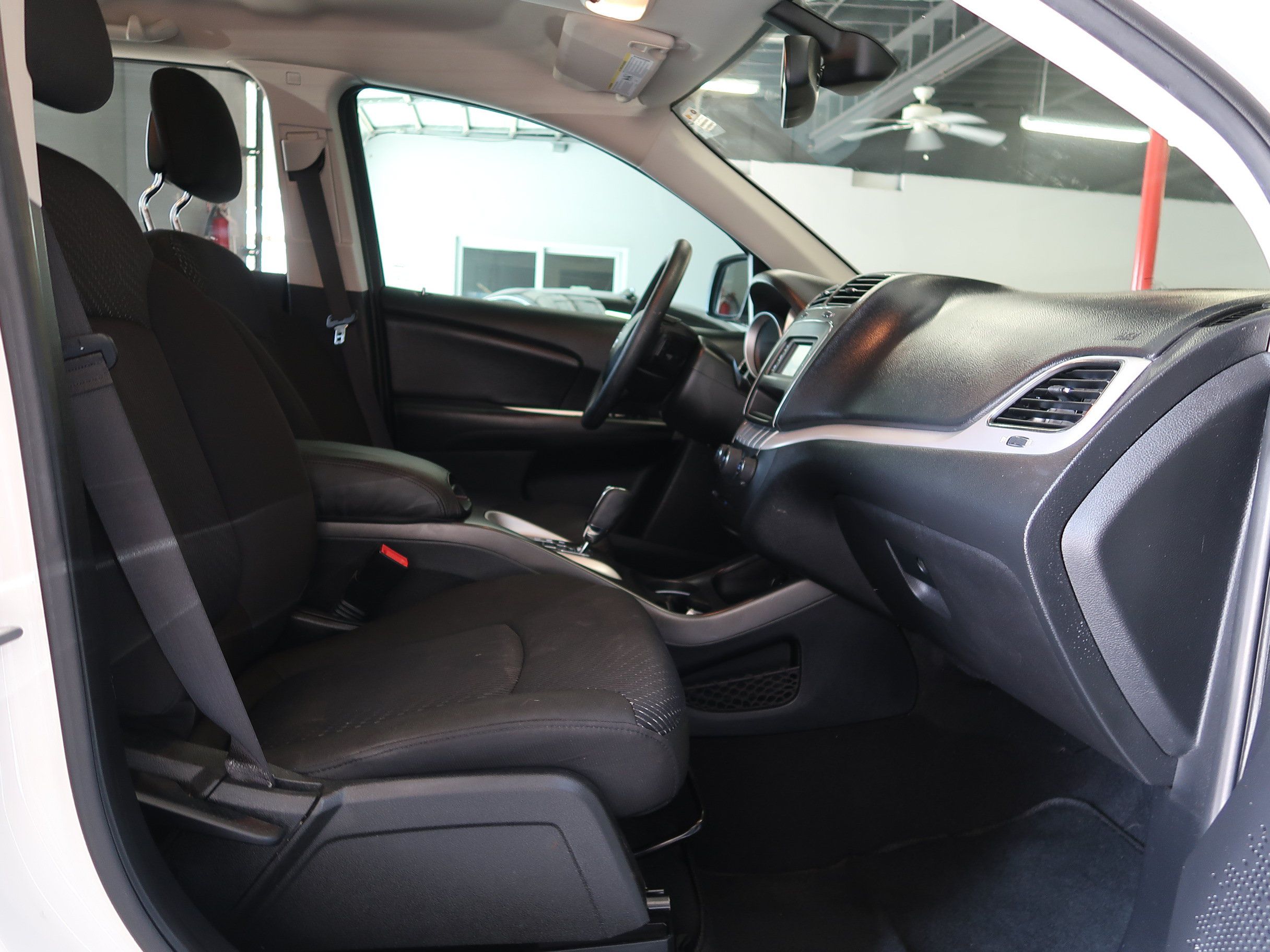 Used 2019 Dodge Journey SE FWD image 17