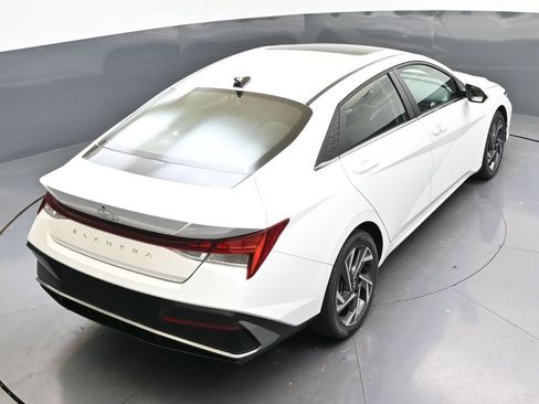 Used 2025 Hyundai Elantra SEL w/ Cargo Package image 49