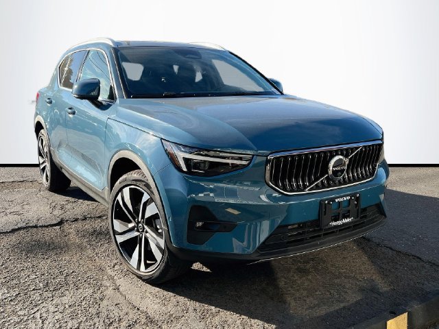 Certified 2025 Volvo XC40 B5 Ultra w/ Climate Package AWD/4WD image 1