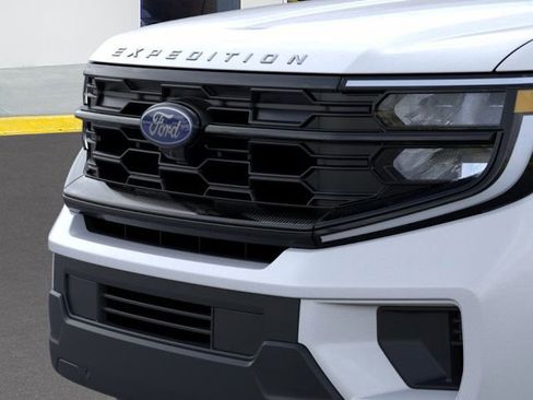 New 2025 Ford Expedition Active image 33