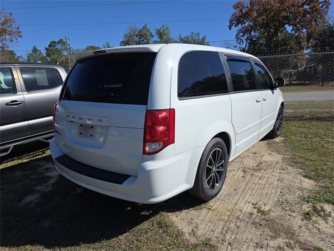 Used 2017 Dodge Grand Caravan SE image 5