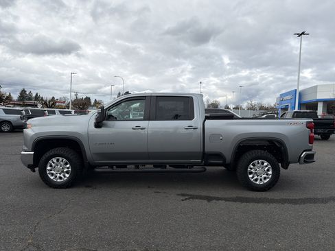 Used 2024 Chevrolet Silverado 3500 LT w/ Convenience Package image 2