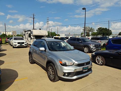 Used 2017 Mitsubishi Outlander Sport SEL image 3