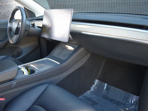 Used 2022 Tesla Model Y Performance image 30