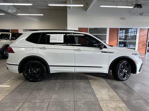 Used 2024 Volkswagen Tiguan SE R-Line image 12