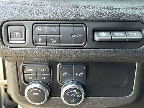 Used 2021 GMC Yukon Denali image 18