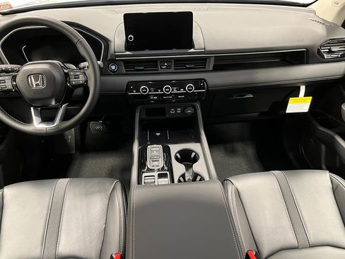 New 2025 Honda Pilot Touring image 35