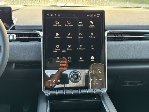 Used 2026 GMC Sierra EV Elevation image 24