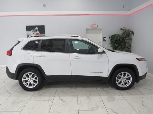 Used 2015 Jeep Cherokee Latitude w/ Comfort/Convenience Group image 2