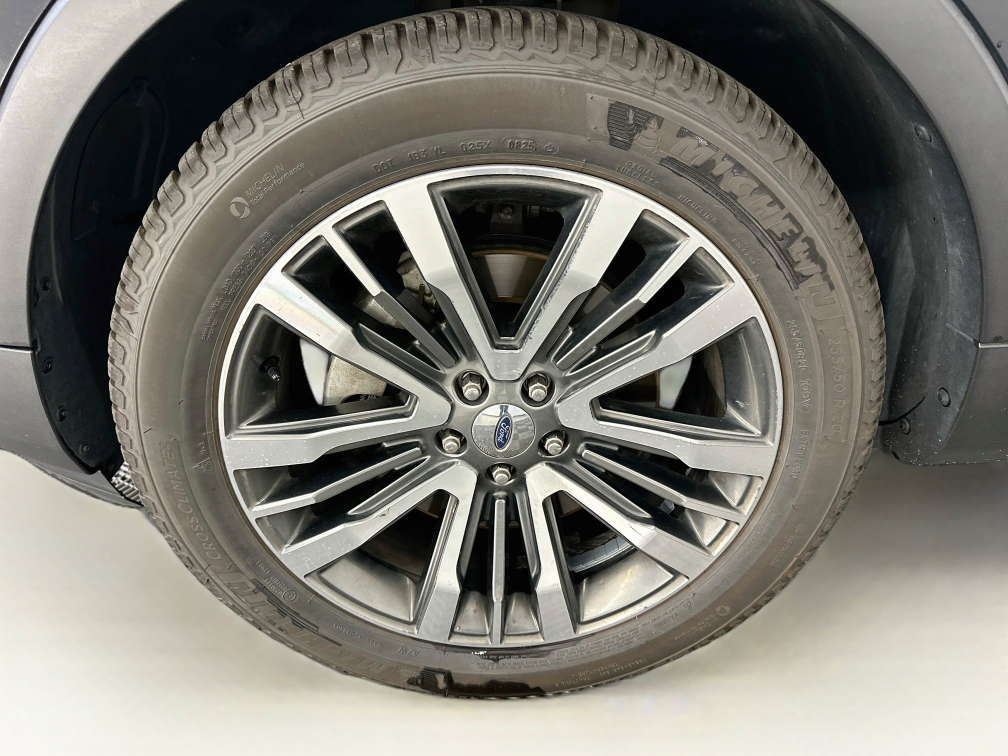Used 2016 Ford Explorer Platinum AWD/4WD image 38