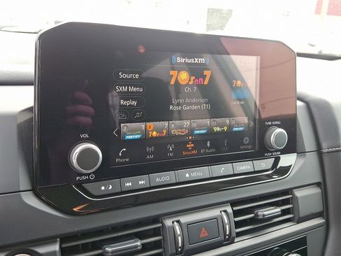 Used 2024 Nissan Pathfinder S image 17