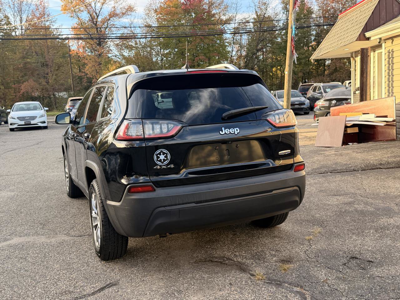 Used 2019 Jeep Cherokee Latitude Plus AWD/4WD image 5