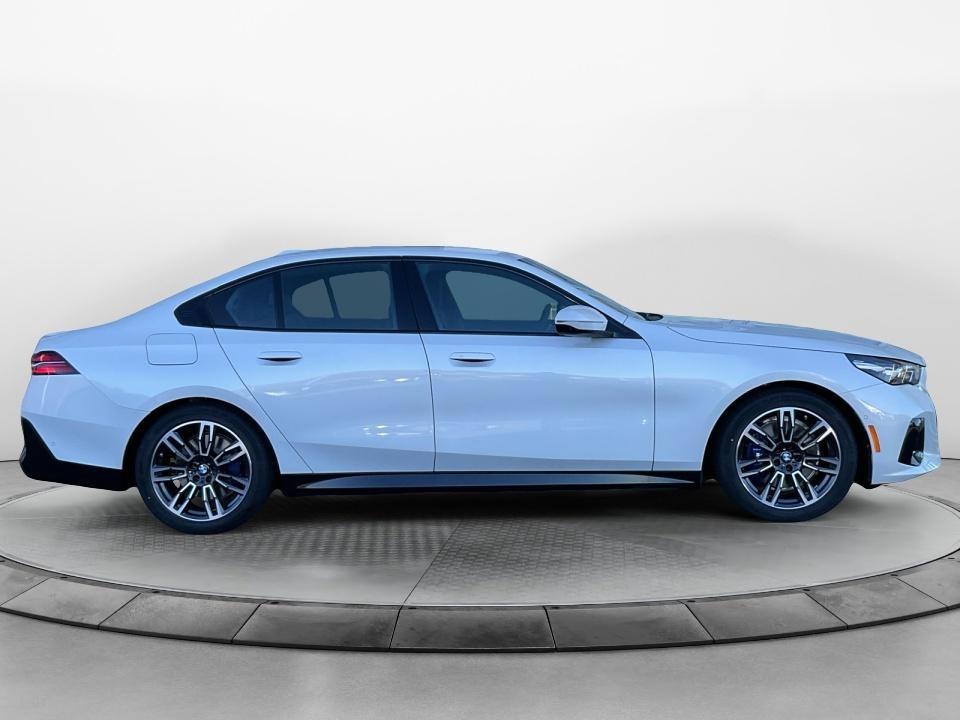 Used 2026 BMW 530i xDrive w/ M Sport Package AWD/4WD image 8
