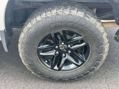 Used 2019 Chevrolet Silverado 1500 LT Trail Boss AWD/4WD image 9