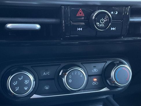 Used 2025 Nissan Kicks SV image 32