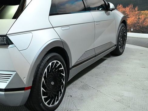 Used 2024 Hyundai Ioniq 5 Limited image 9