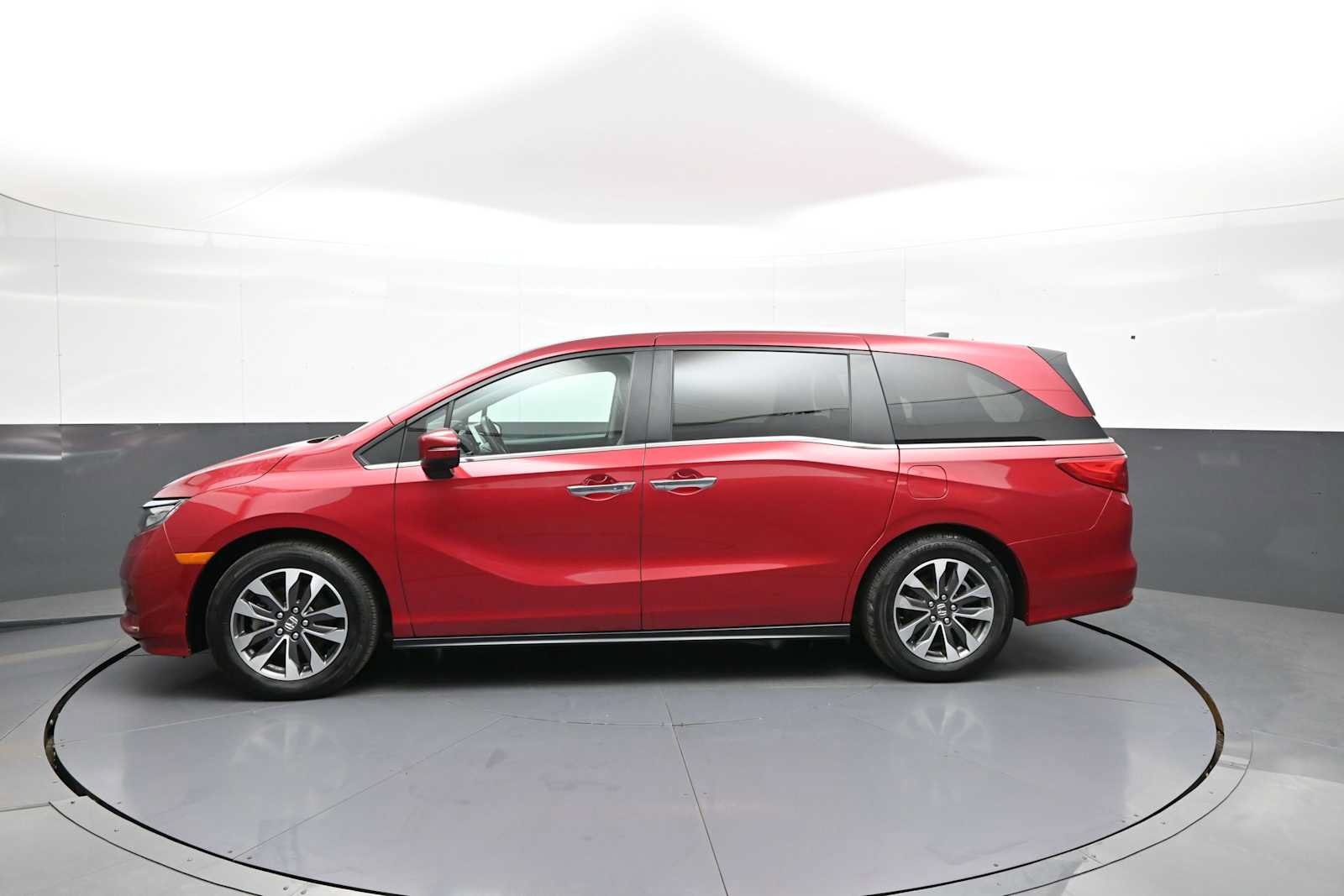 Certified 2024 Honda Odyssey EX-L image 9