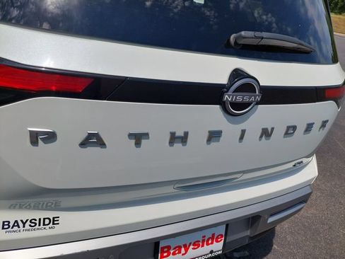 Used 2023 Nissan Pathfinder SL FWD image 39