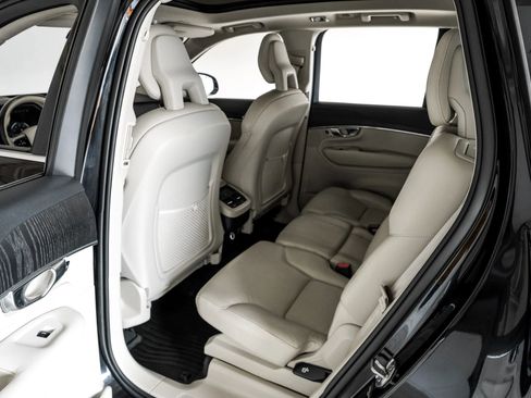 Used 2020 Volvo XC90 T5 Momentum image 41